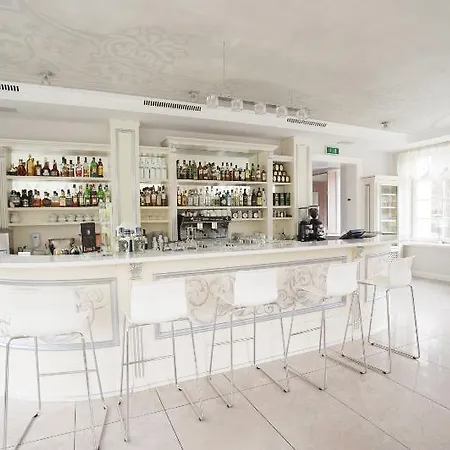 Oliwska Dolina Couette-café 5*